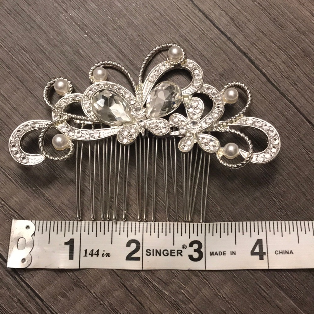 Beautiful Rhinestone Head Comb - Picture 3 of 3